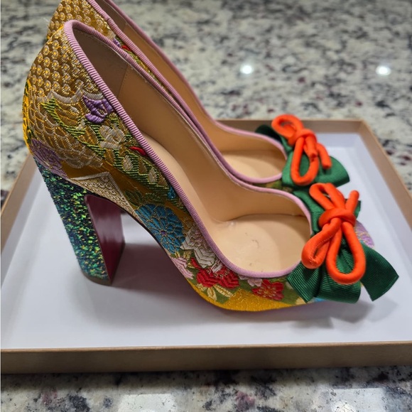 Shoes - Colorful Embroidered Women's Heels